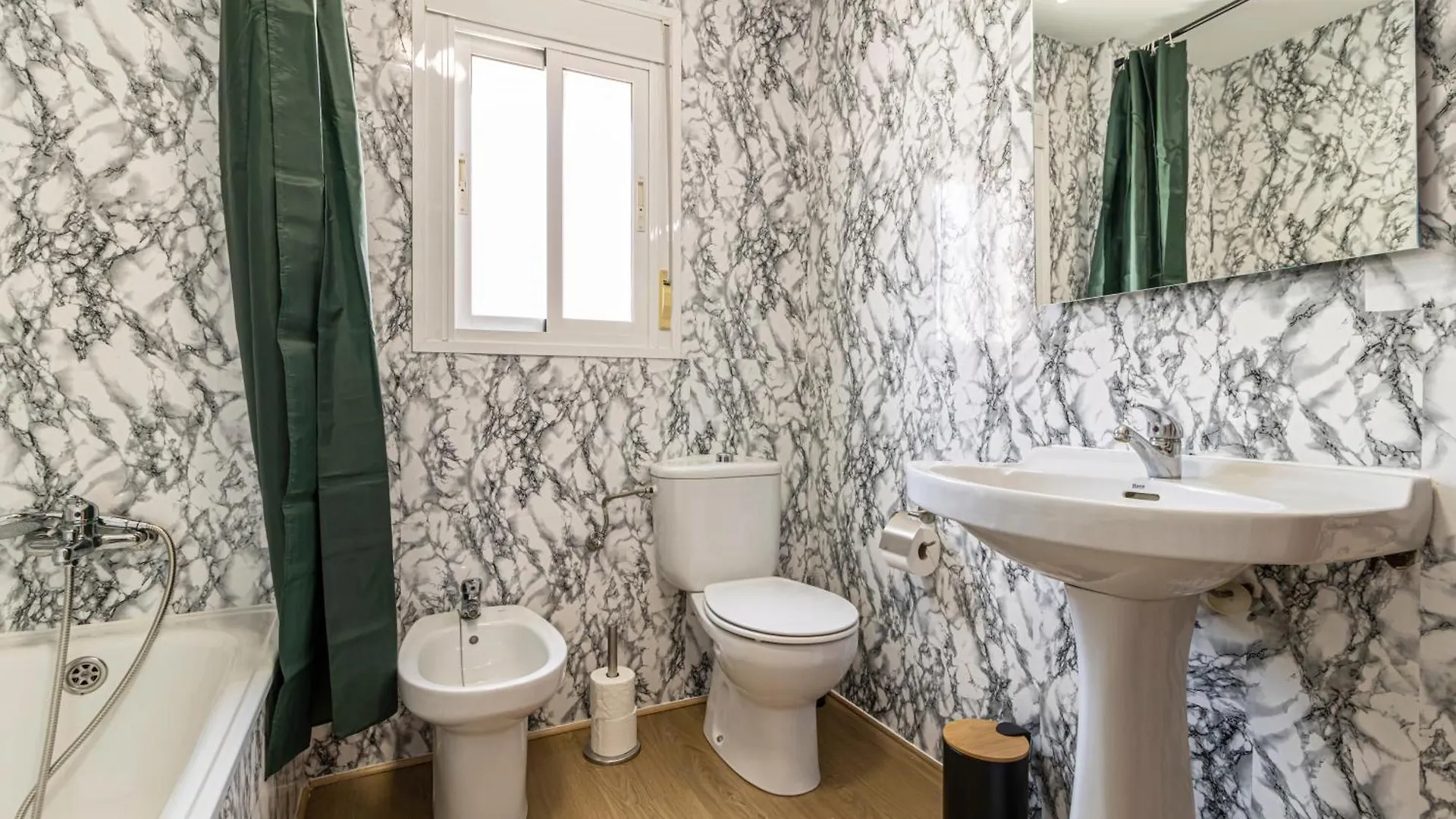 G&H Apartments - Cr Apartment Jerez ヘレス 0*,  スペイン